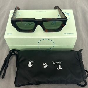 Off-White Tortoise Shell Sunglasses
Worn a few times
100% authentic 
box/dustbag